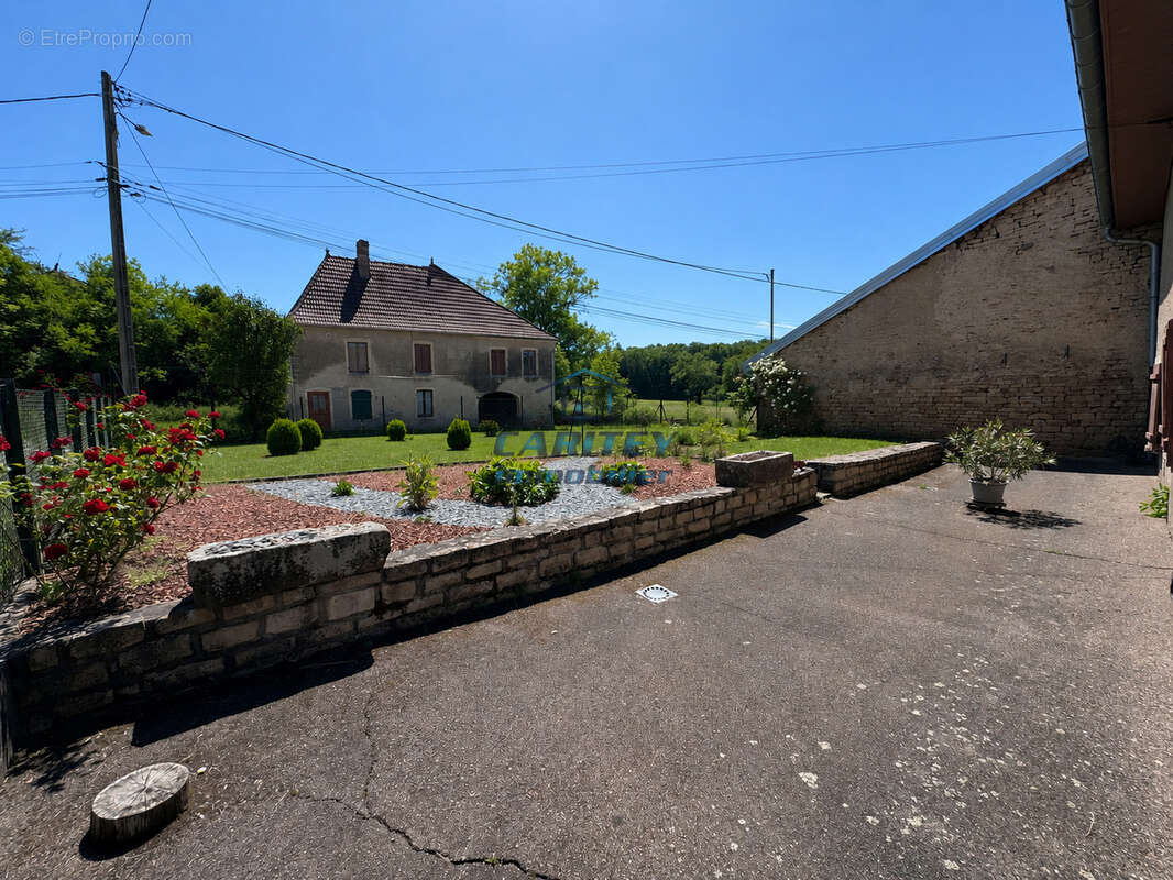 Maison à ADELANS-ET-LE-VAL-DE-BITHAINE