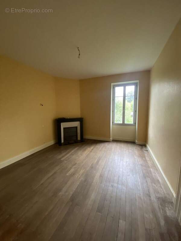 Maison à NOUZERINES