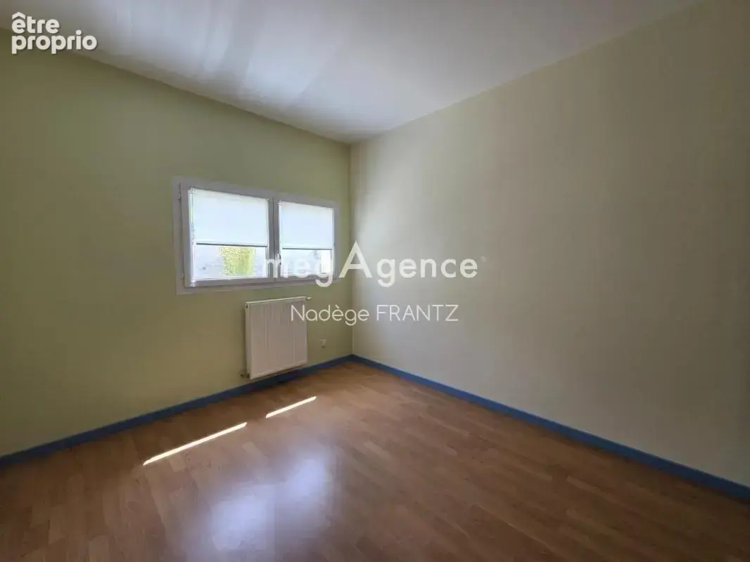 Maison de plain-pied rénovée à Aumagne – 2 chambres, jardin et dépendance - photo 12