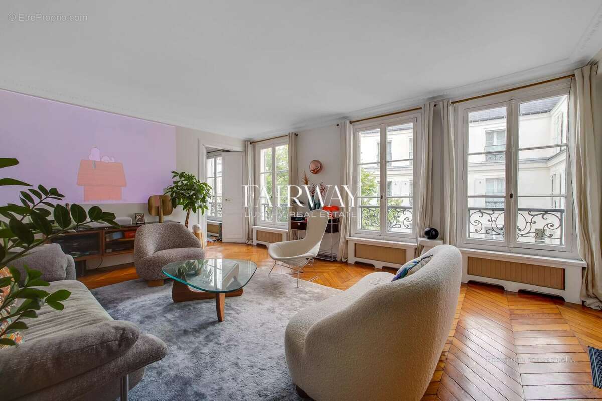 Appartement à PARIS-8E