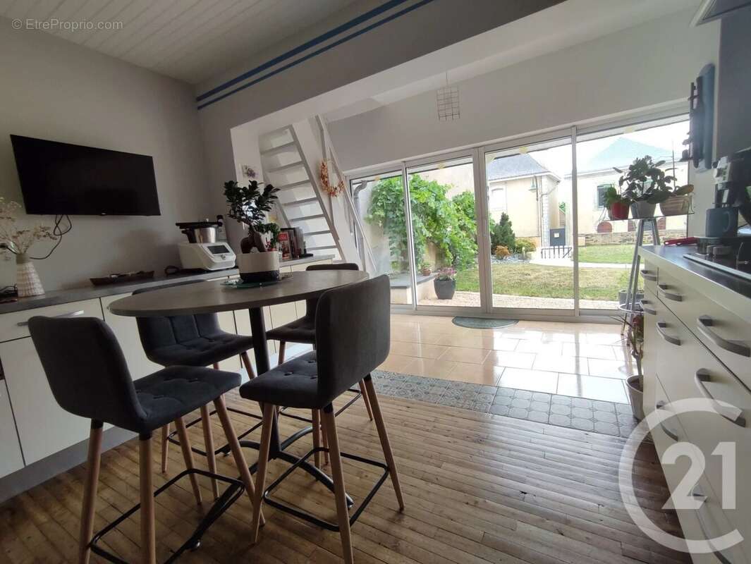 Maison à ARGENTRE-DU-PLESSIS