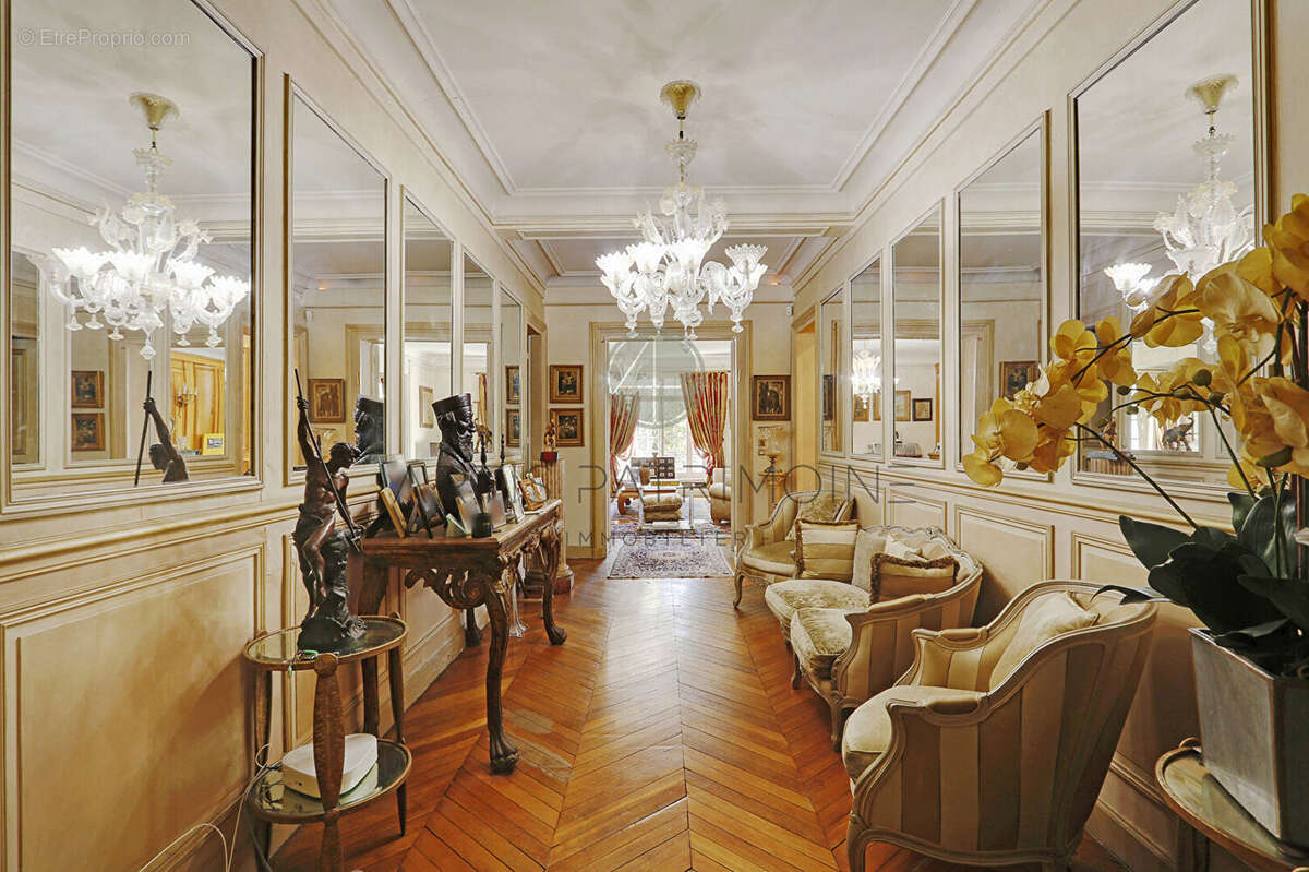 Appartement à PARIS-16E