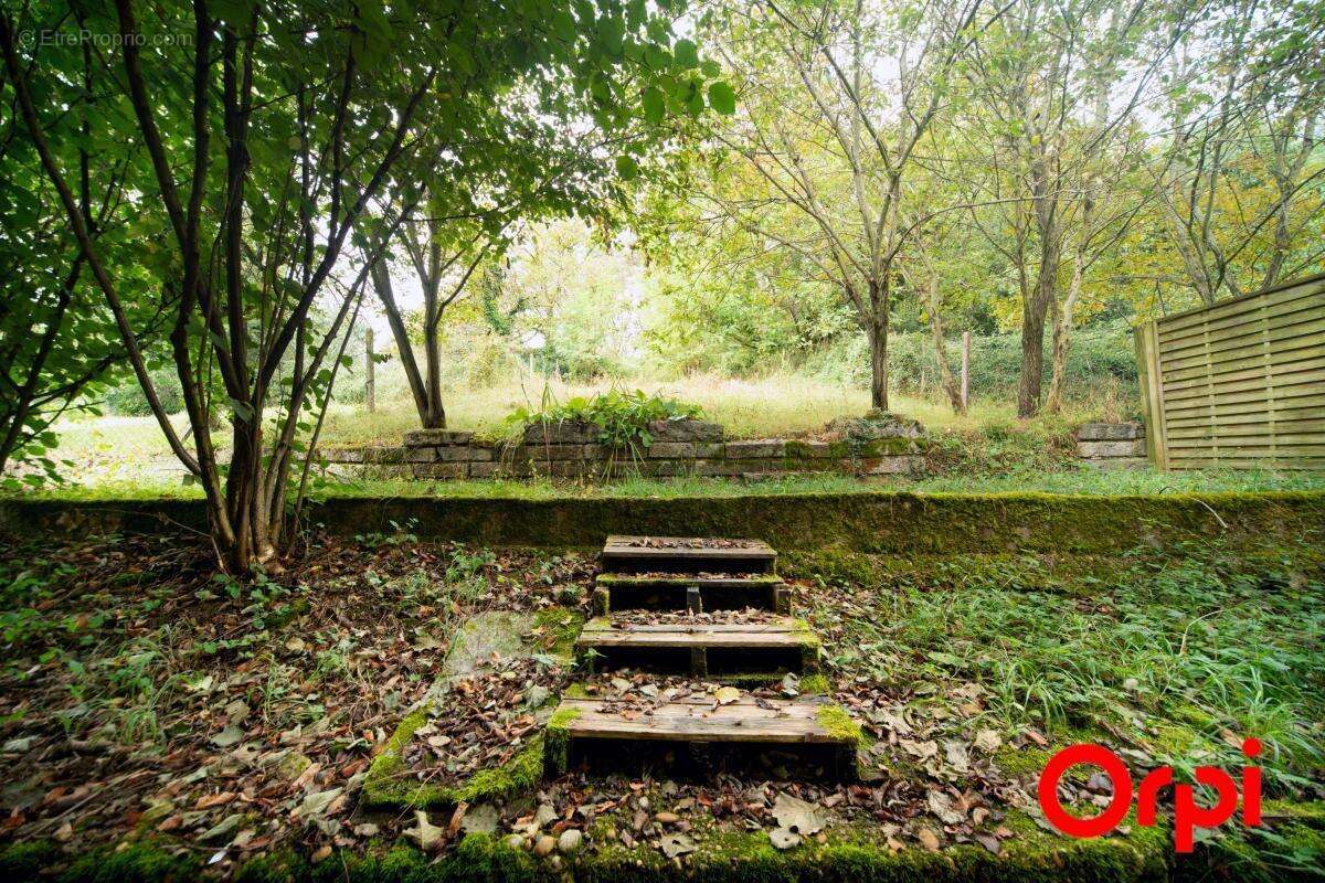 Maison à VARENNES-LES-MACON