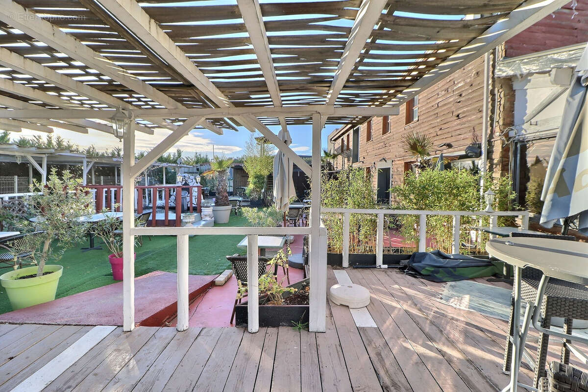 Commerce à SAINT-JEAN-DE-VEDAS