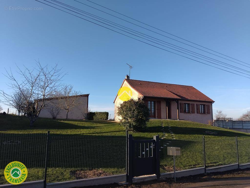 Maison à LE VEURDRE