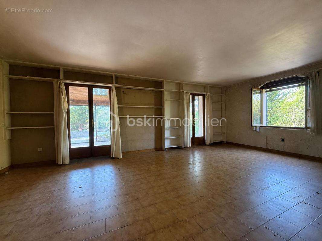 Maison de caractère à rénover – 4 800 m² de terrain – Un cadre naturel exceptionnel à Ventabren - photo 8