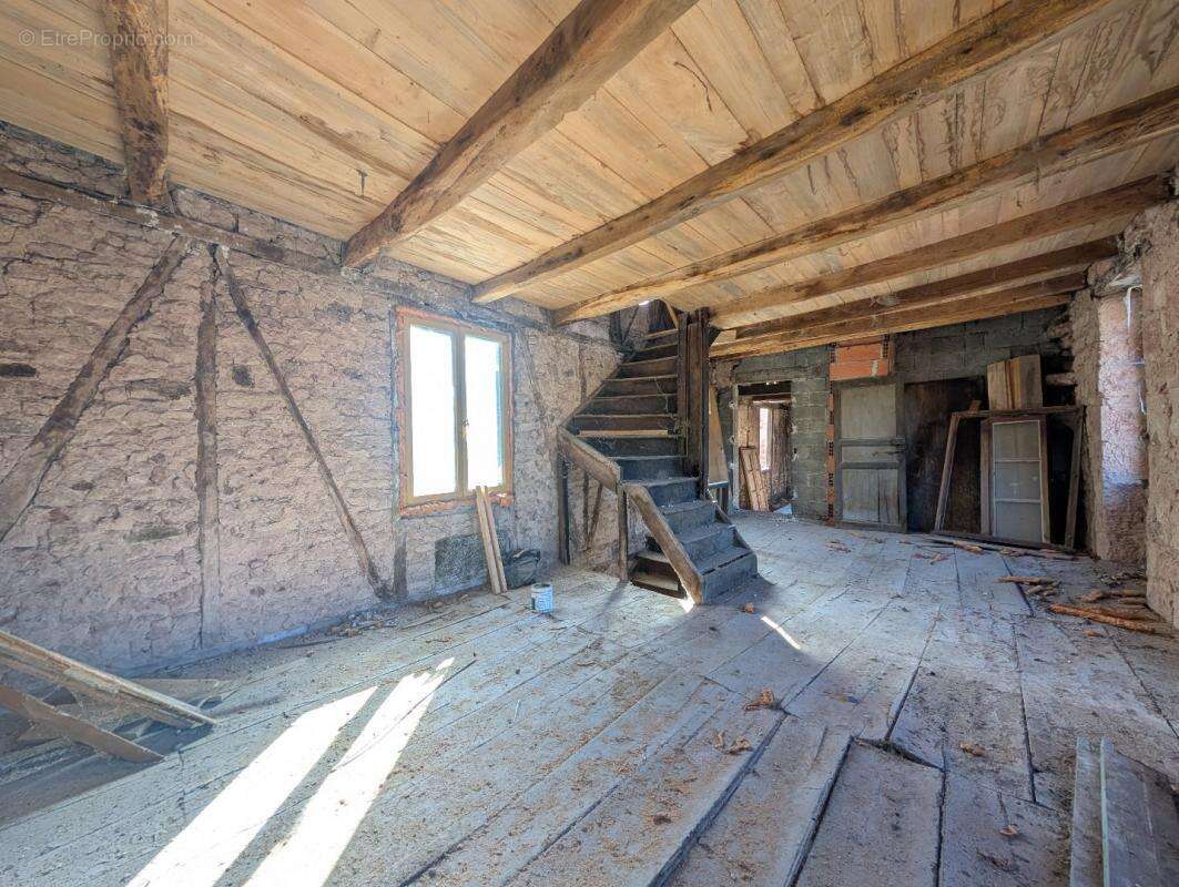 Appartement à VILLECOMTAL