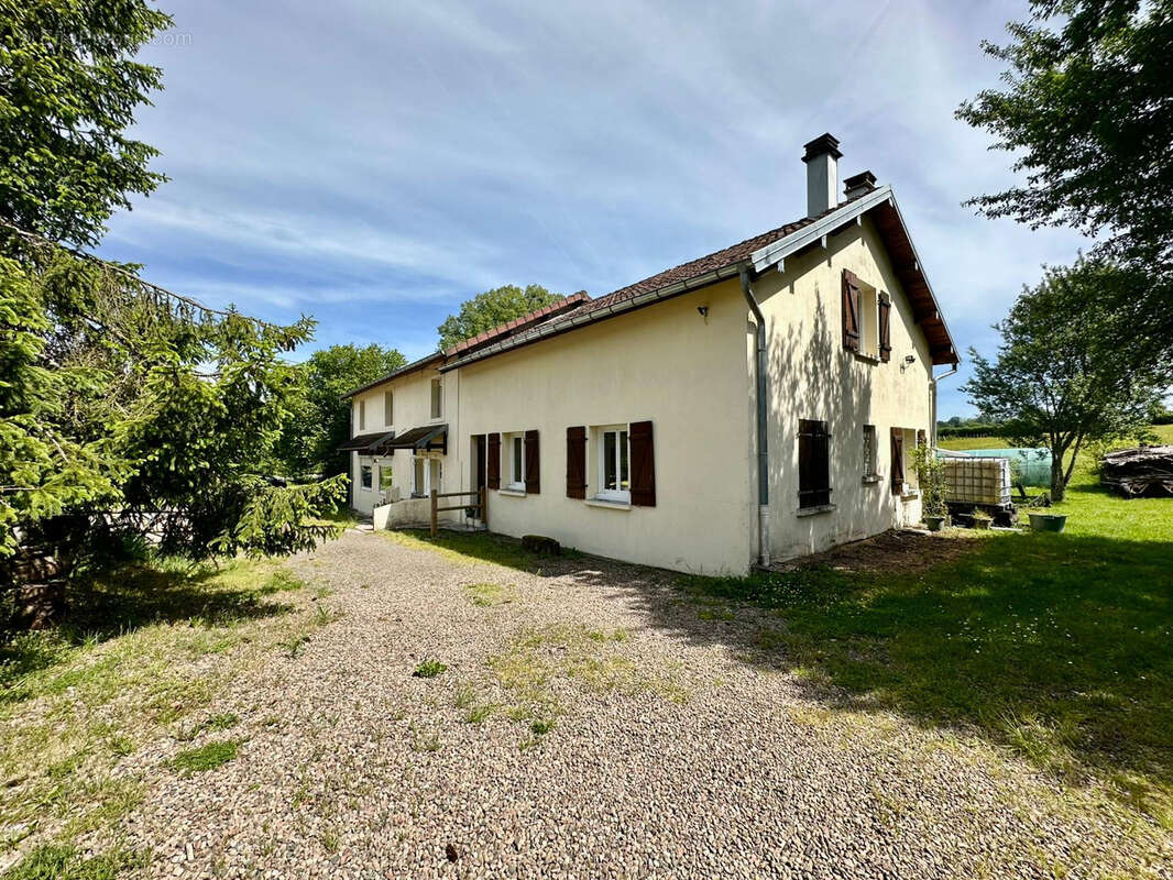 Maison à GENEVREUILLE