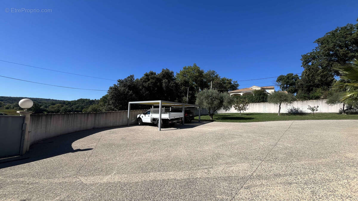 Maison à SAINT-MARCEL-DE-CAREIRET