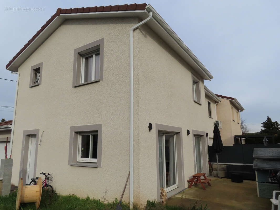 Maison à SAINT-ROMAIN-DE-JALIONAS