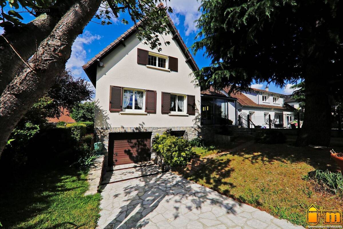 Maison à LINAS