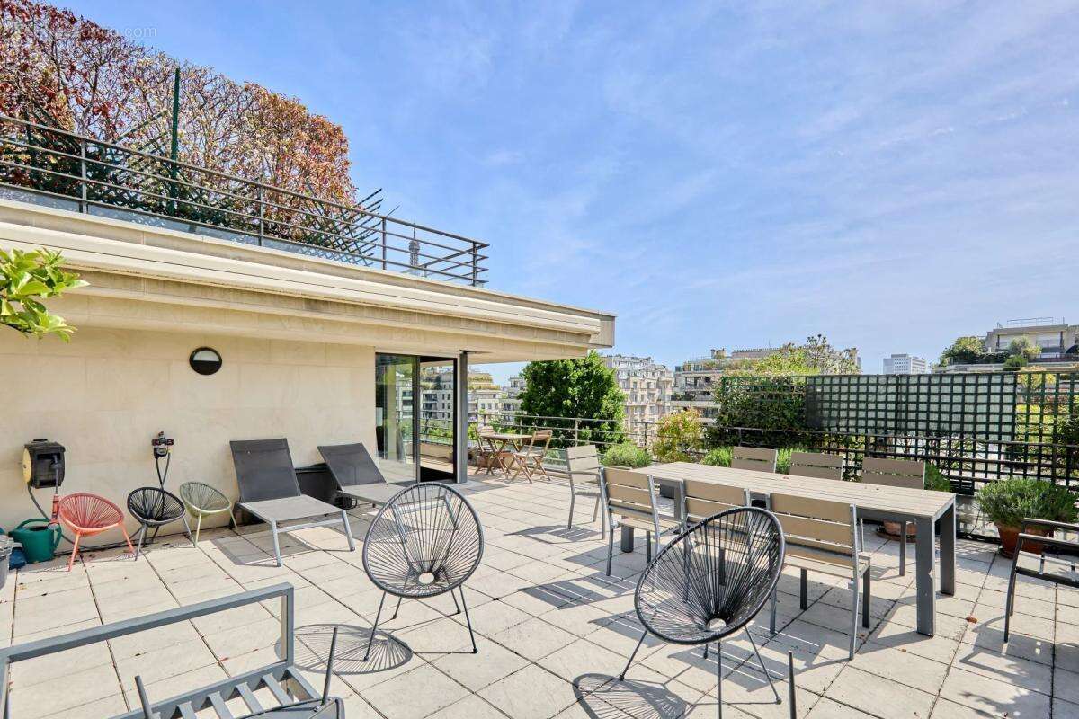 Appartement à PARIS-16E