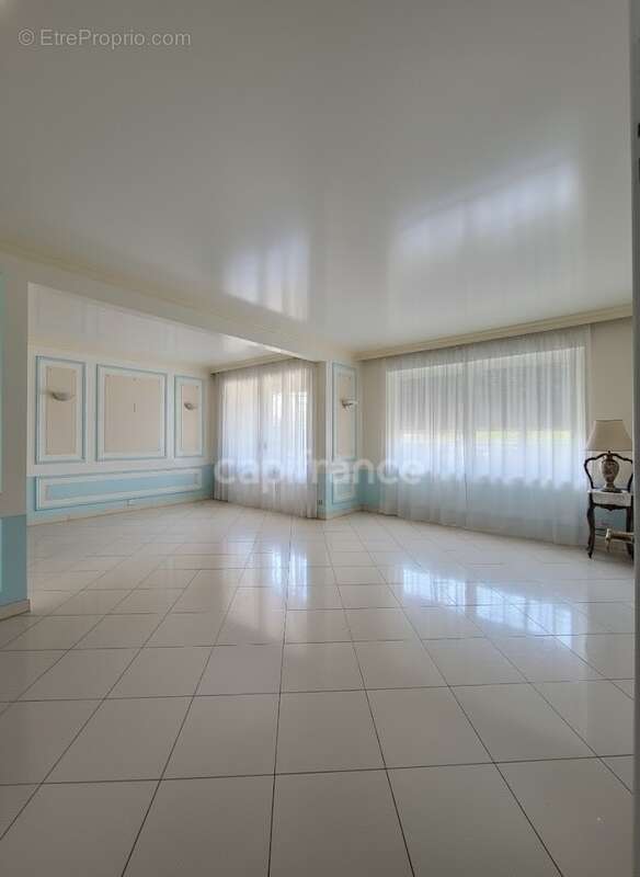 Appartement à CHILLY-MAZARIN