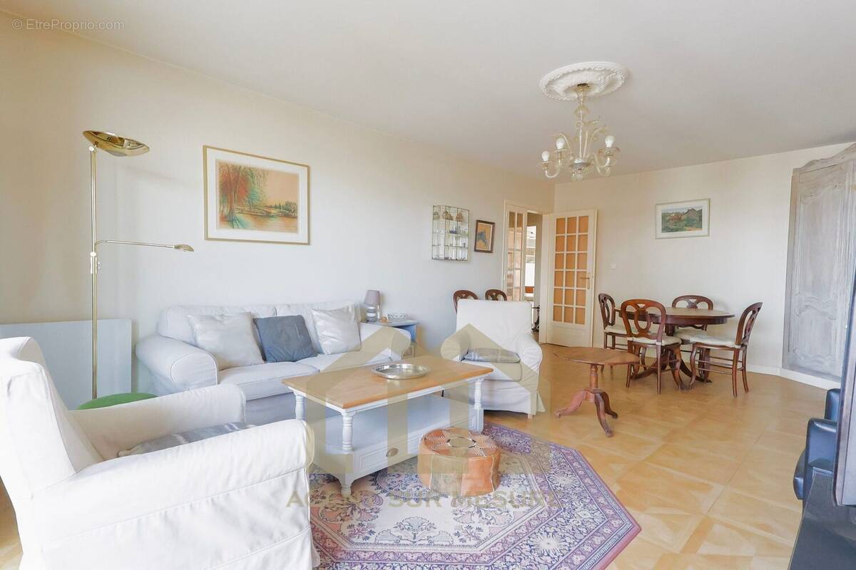 Appartement à CHARENTON-LE-PONT