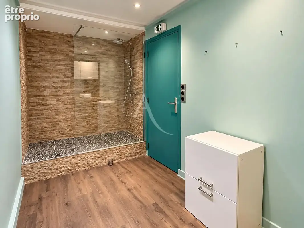 Local commercial CHILLY-MAZARIN 3 pièces 52.07 m² - photo 2