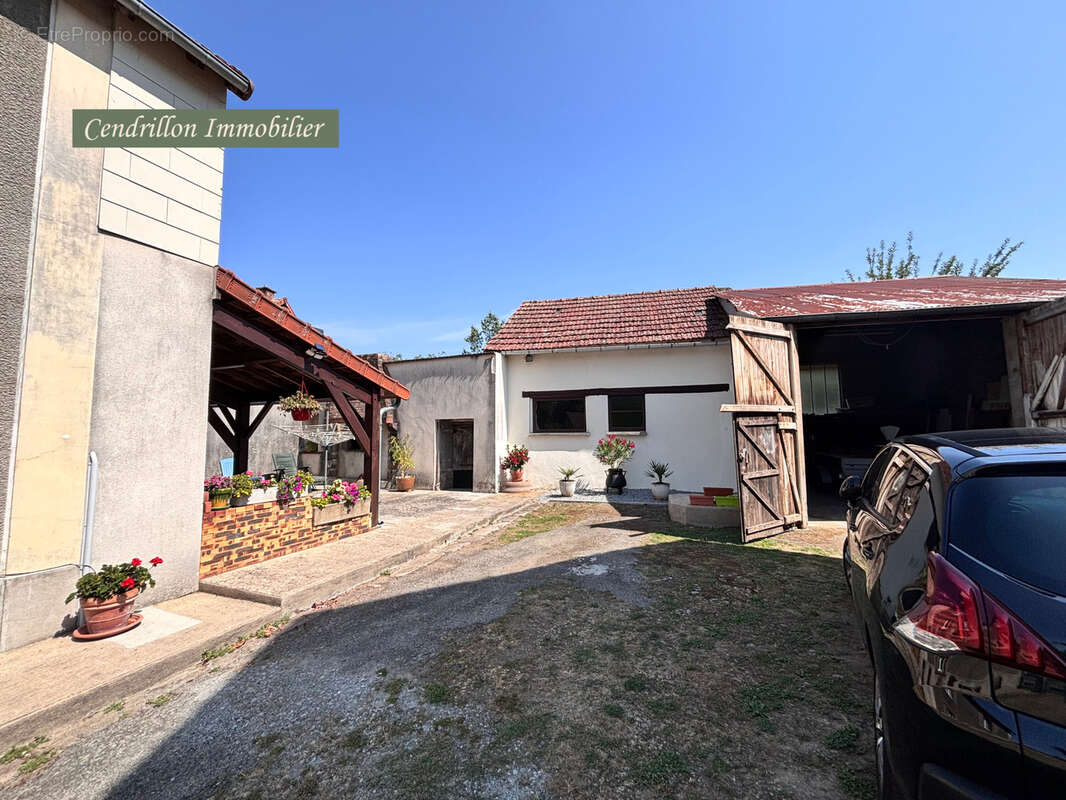 Maison à AZAT-CHATENET