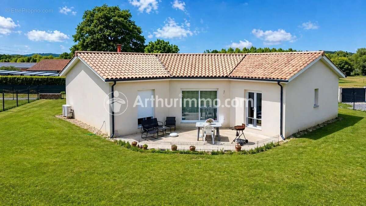 Maison à NEUVIC