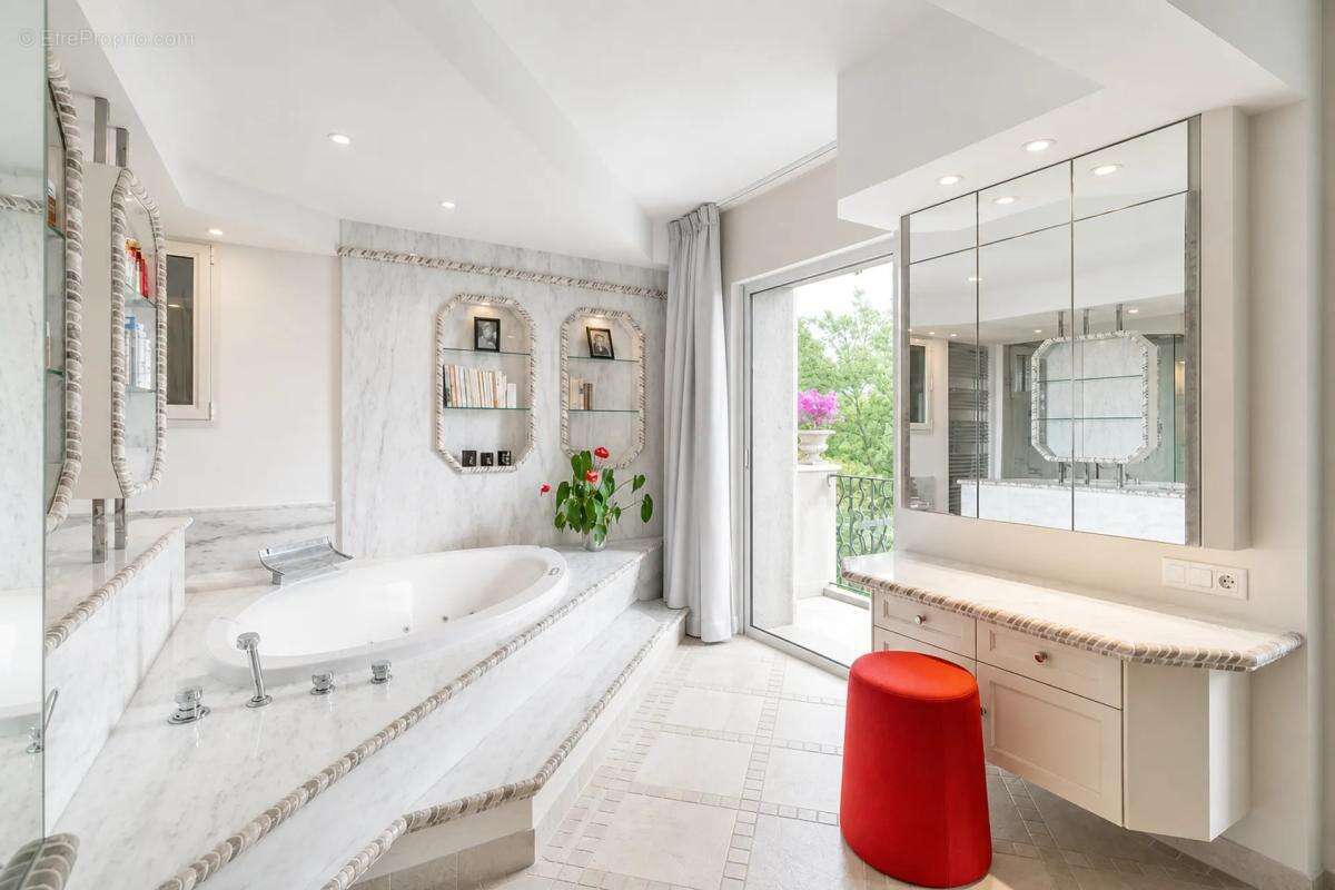 Maison de 6 pièces de 256 m² à Le Bar-sur-Loup - photo 31