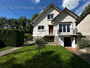 Maison à CERNY