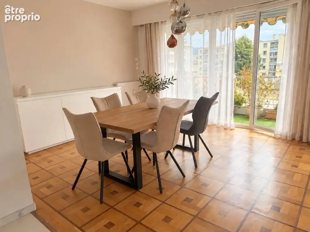  EN EXCLUSIVITÉ   Très bel appartement 5 pièces de 120 m² en dernier étage, lumineux et doté de beaux volumes !  - photo 11