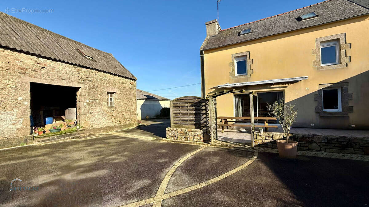 Maison à PLOUGUIN