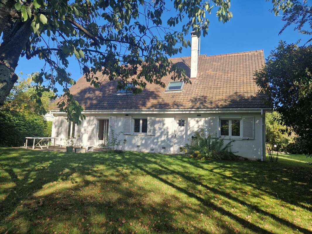 Maison à VOISINS-LE-BRETONNEUX