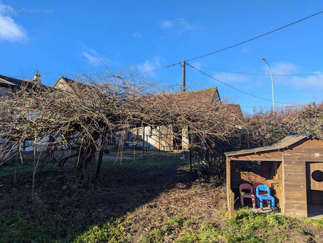 Maison à CHAMPROND-EN-GATINE