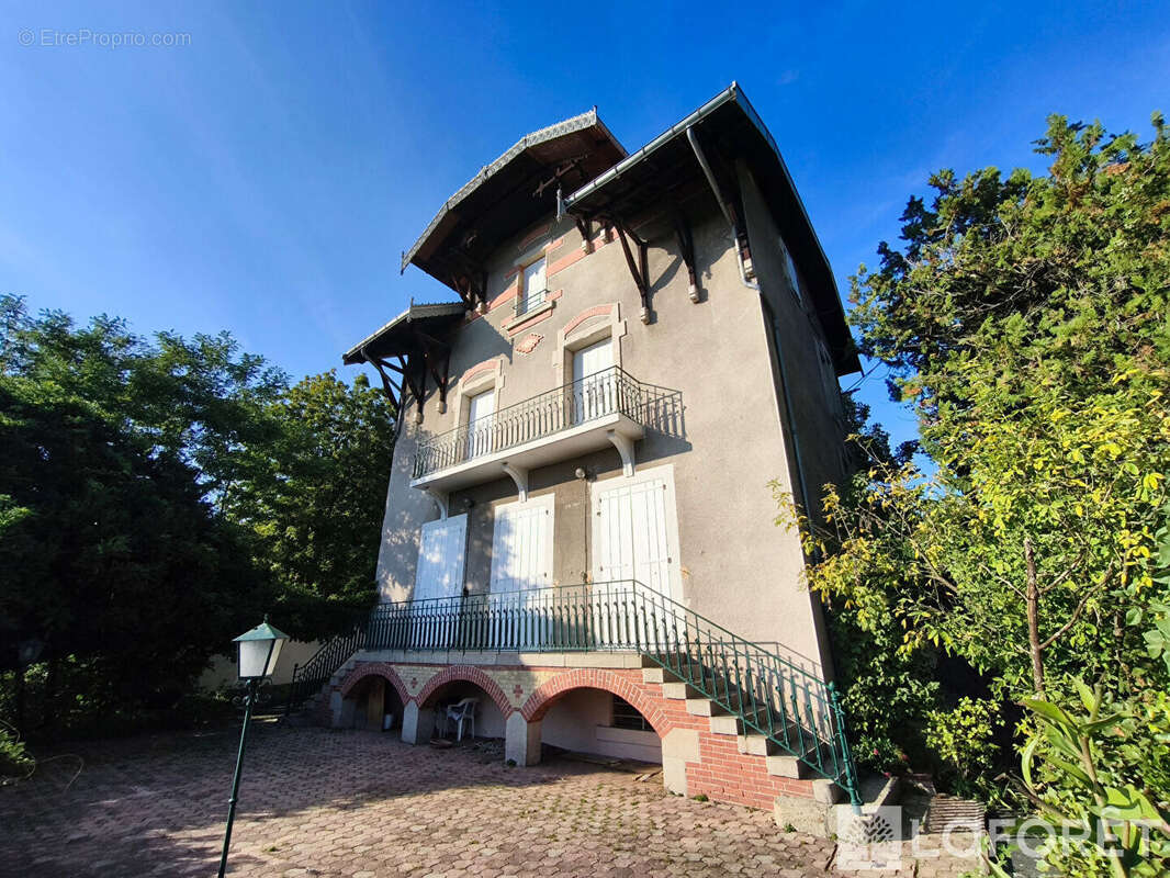 Maison à ESPALY-SAINT-MARCEL