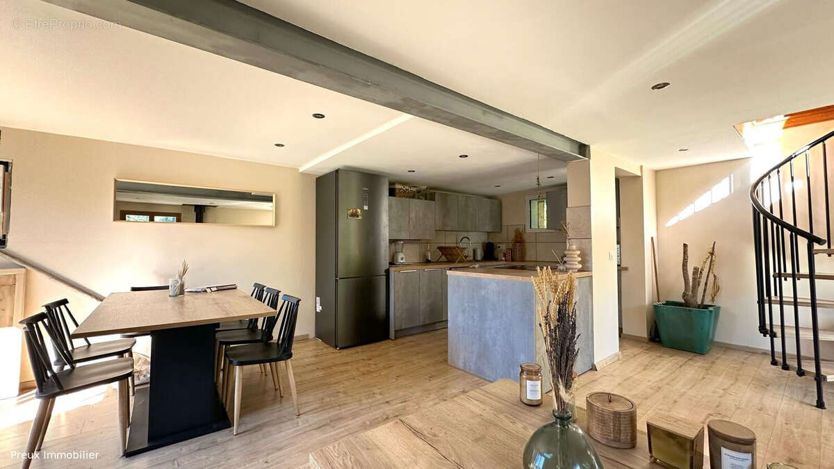 Maison à SAINT-SIXT