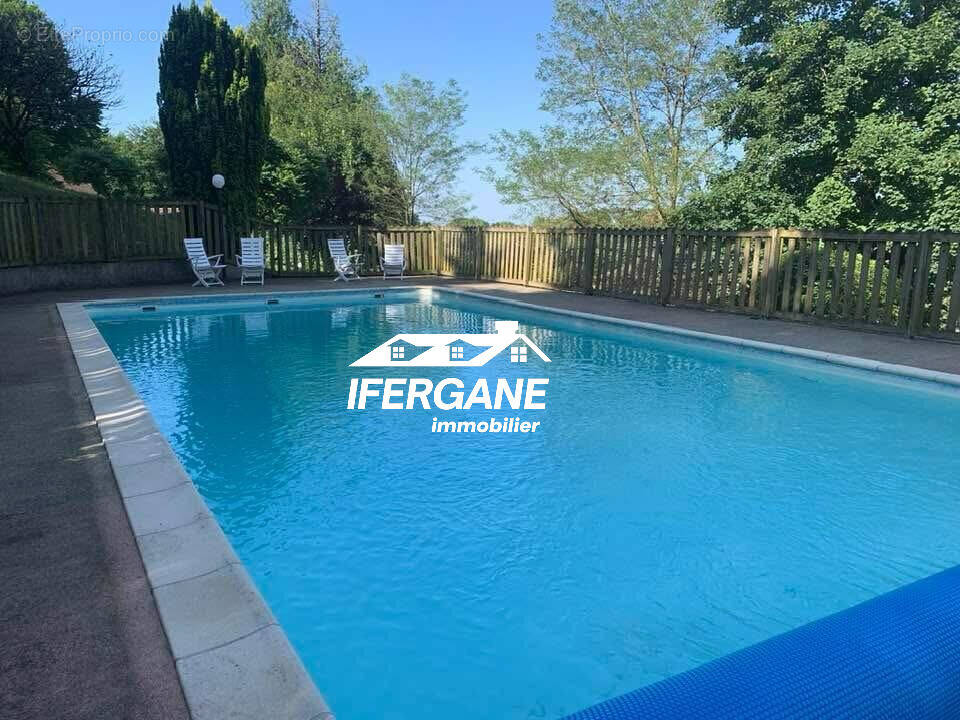 Piscine - Maison à FIGEAC