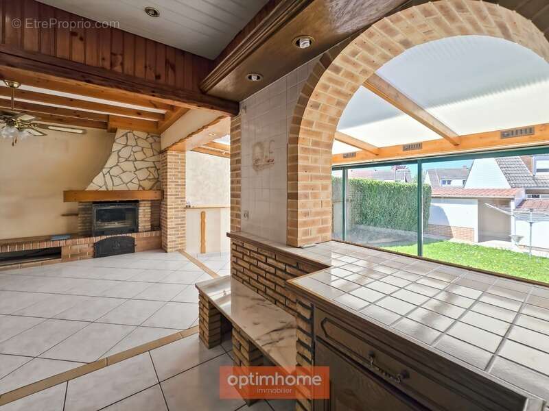 Maison 98 m² 3 chambres veranda cave complete grand garage - photo 8