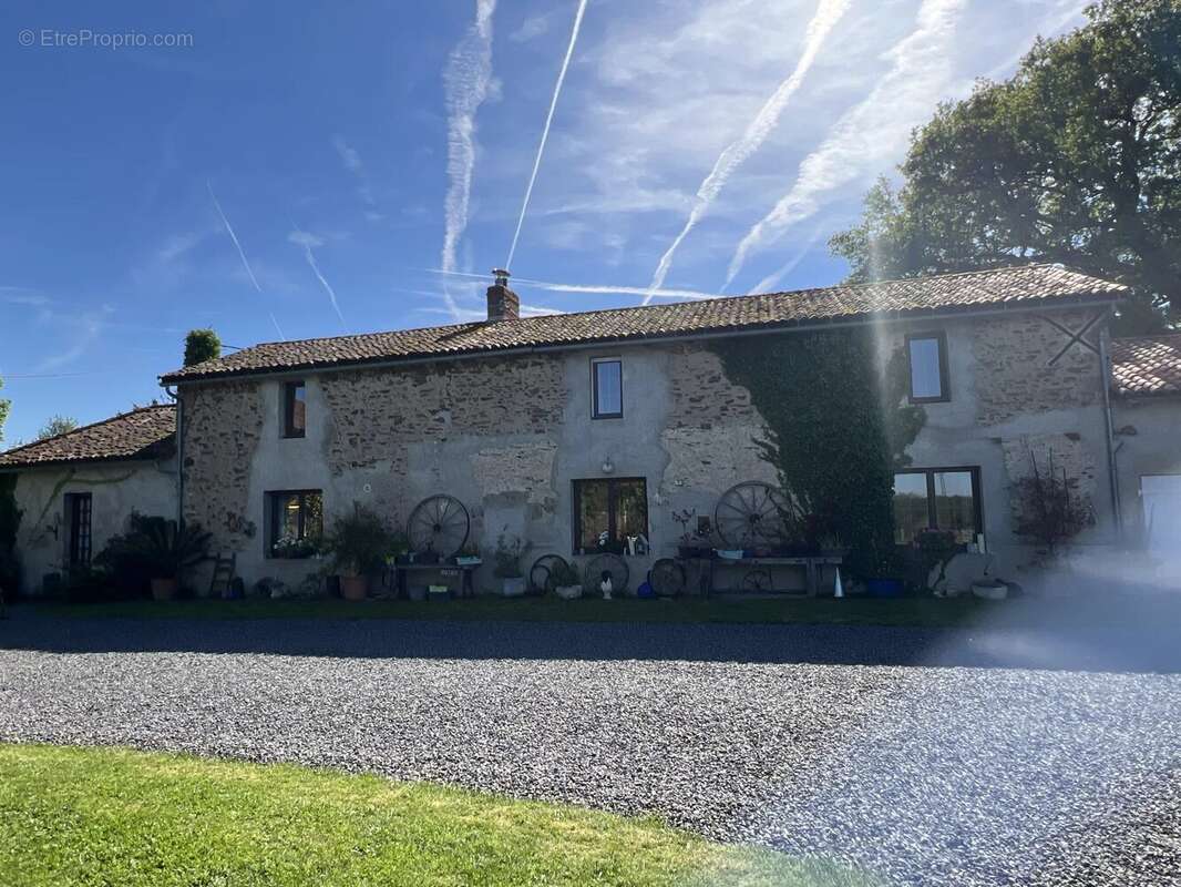 Ferme et domaine équestre avec 4 maisons et plus de 24 ha de terres et de pâturages - photo 20