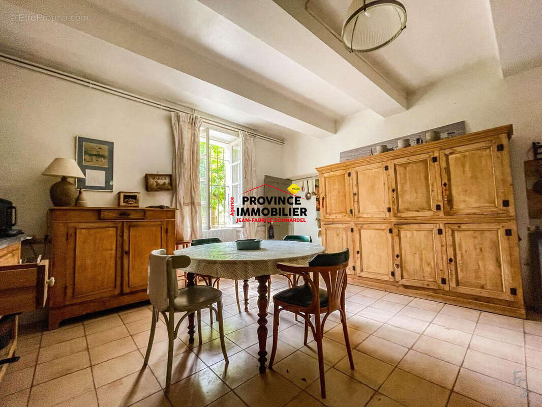 Maison 229 m² à Sainte-Cecile-Les-Vignes  - photo 5