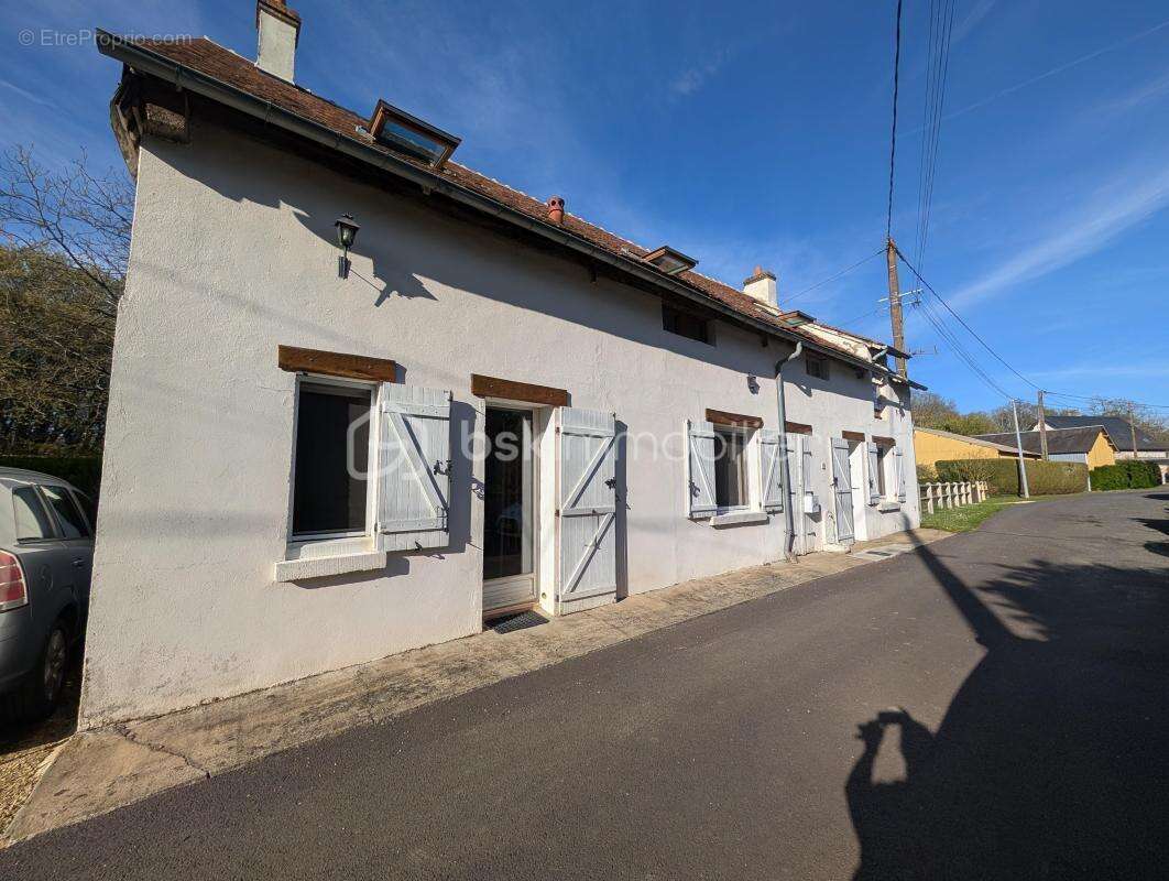 Charme & Authenticité : Magnifique Longère de 184 m² sur 880 m² de terrain - photo 2