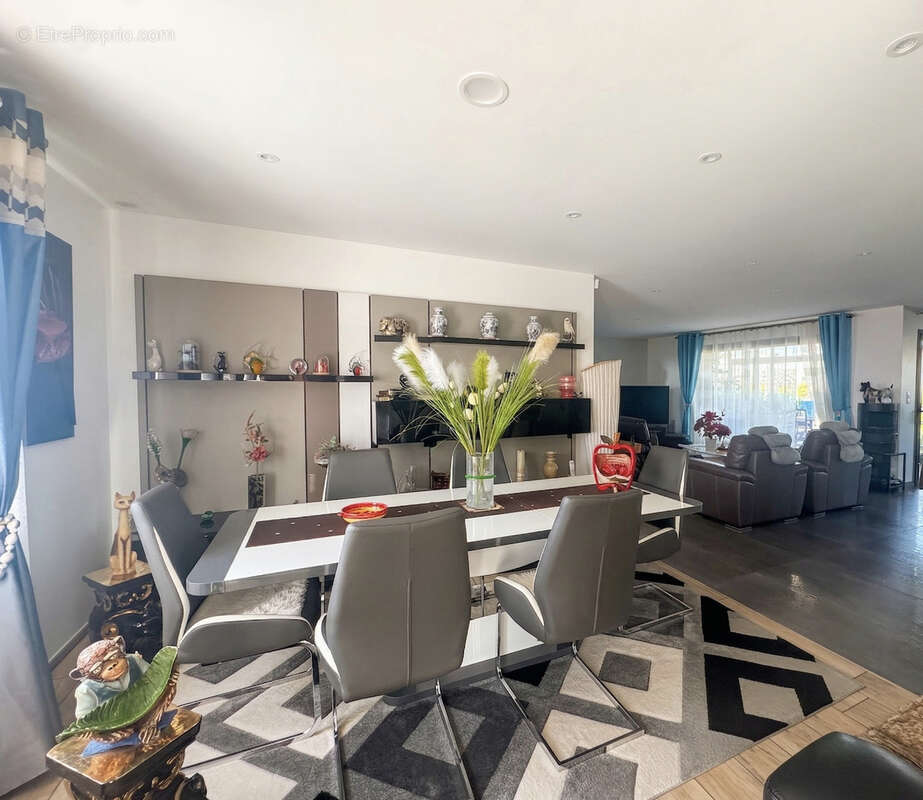 Maison à LA MOTTE-SAINT-JEAN