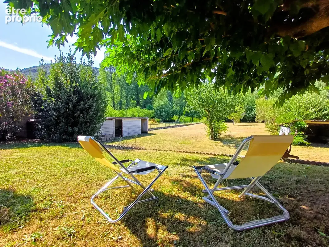 Propriété familiale à fort potentiel, 5 chambres et dépendances sur terrain arboré de 2313 m2 - photo 3