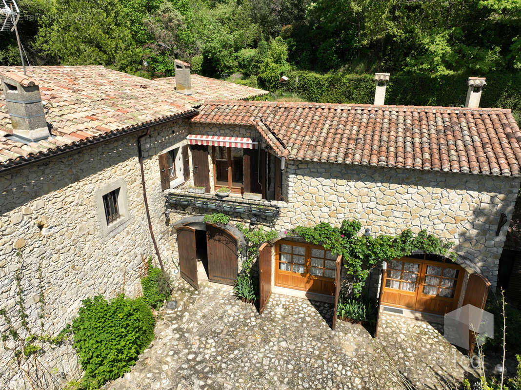 Maison à MIRMANDE