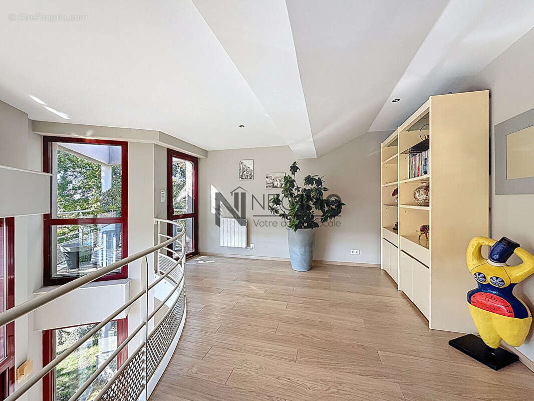 Maison à NEUFCHATEAU