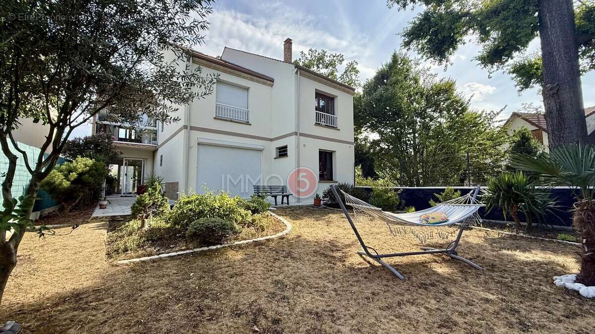 Maison 242 m² à Villemomble  - photo 3