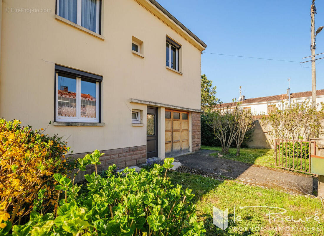 Maison à SAINT-JUERY