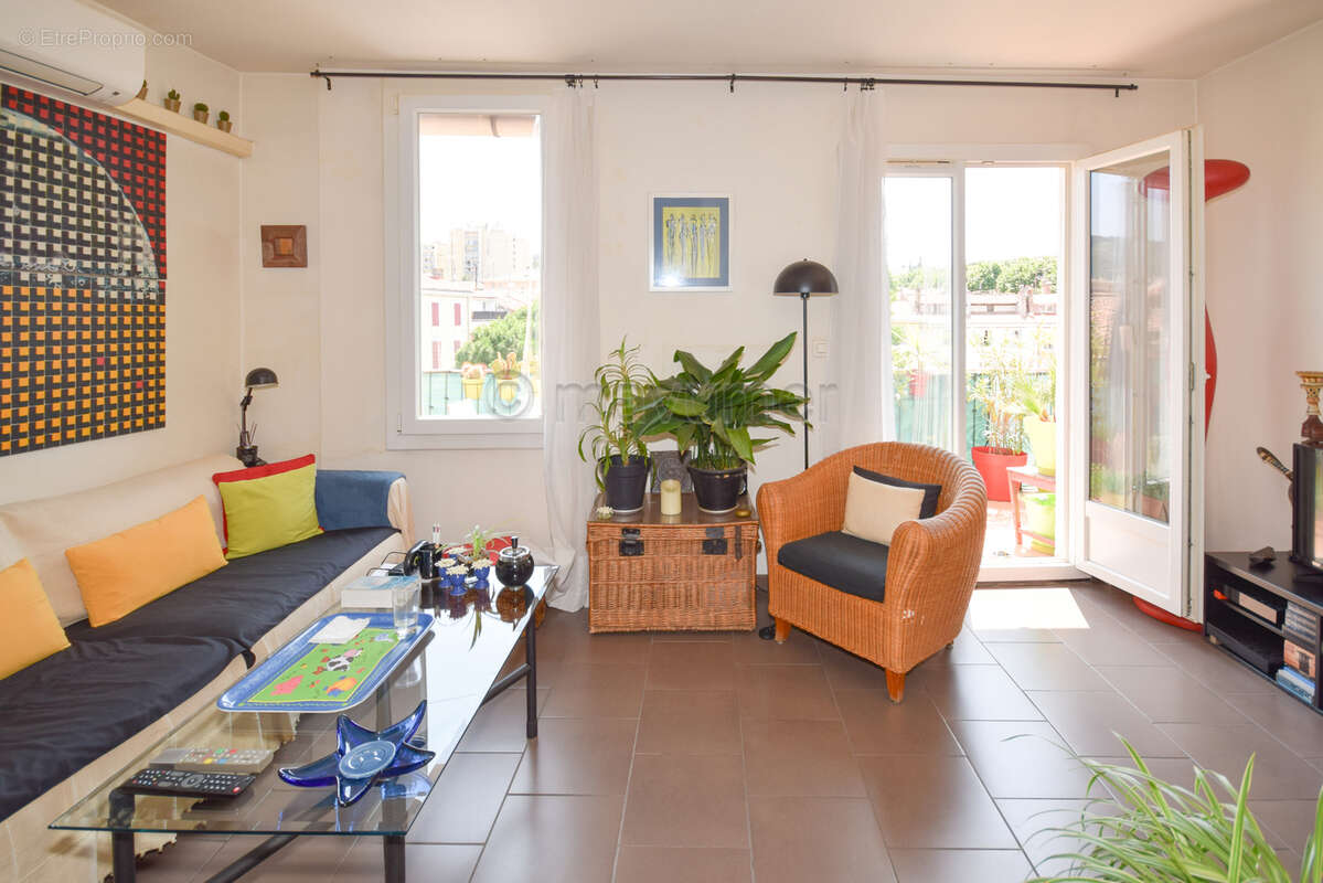 T2 avec terrasse en dernier étage République 13400 AUBAGNE n°8 - Appartement à AUBAGNE