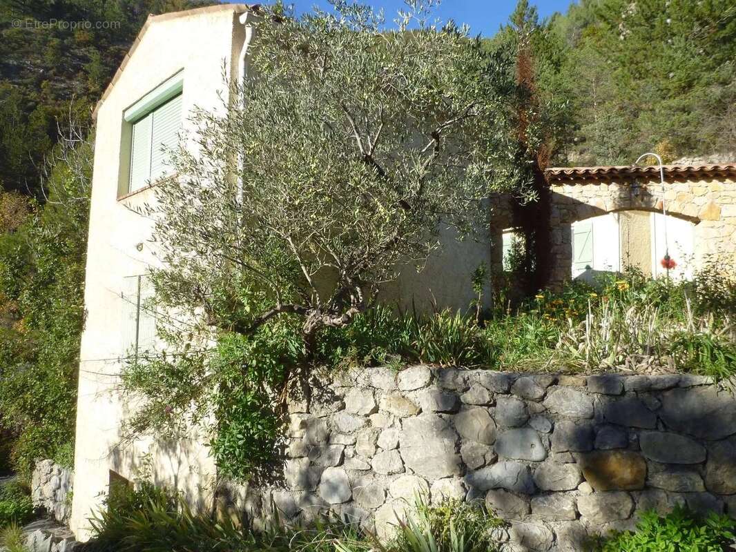 Maison à PUGET-THENIERS