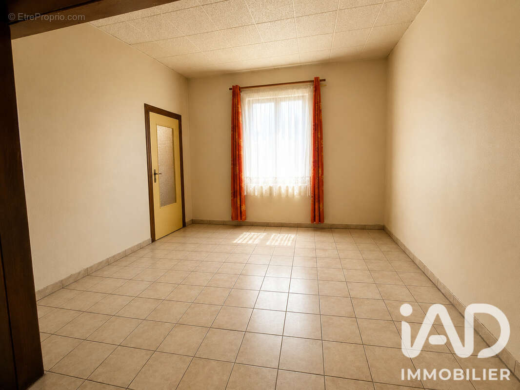 Maison 102 m² à Clastres  - photo 6