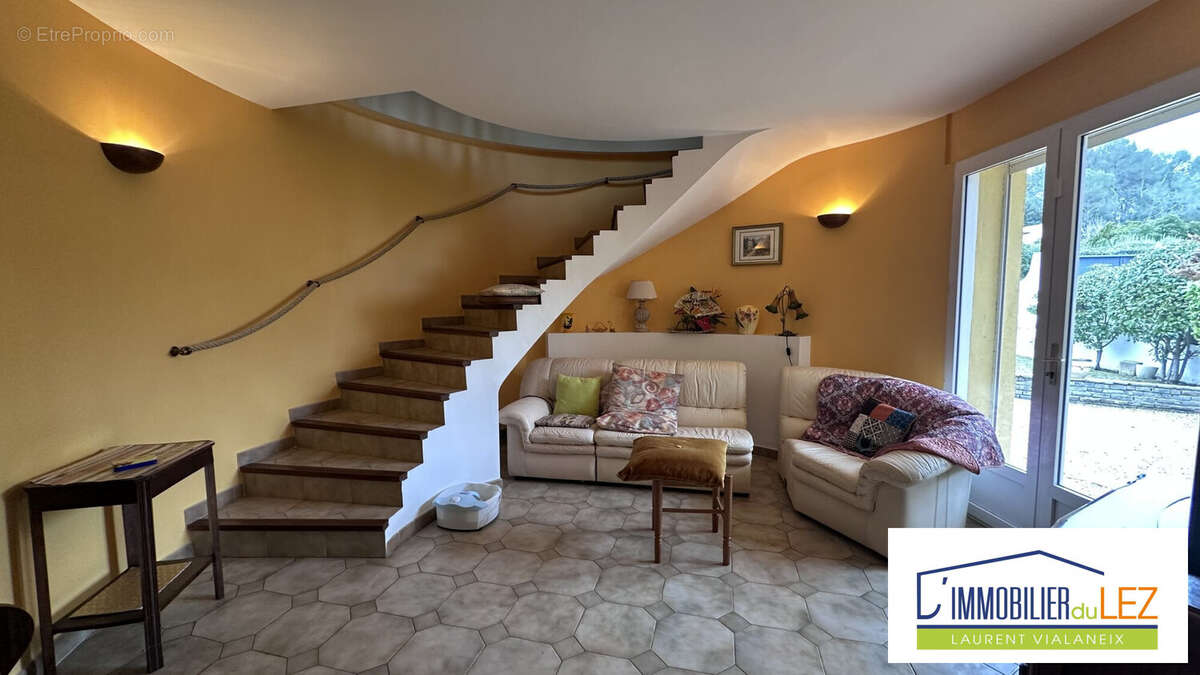 Maison à SAINT-CLEMENT-DE-RIVIERE