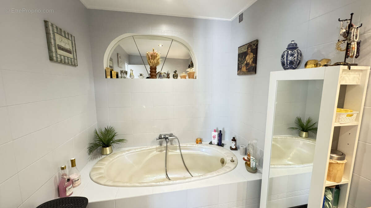 Maison à SAINT-LAURENT-DE-LA-SALANQUE