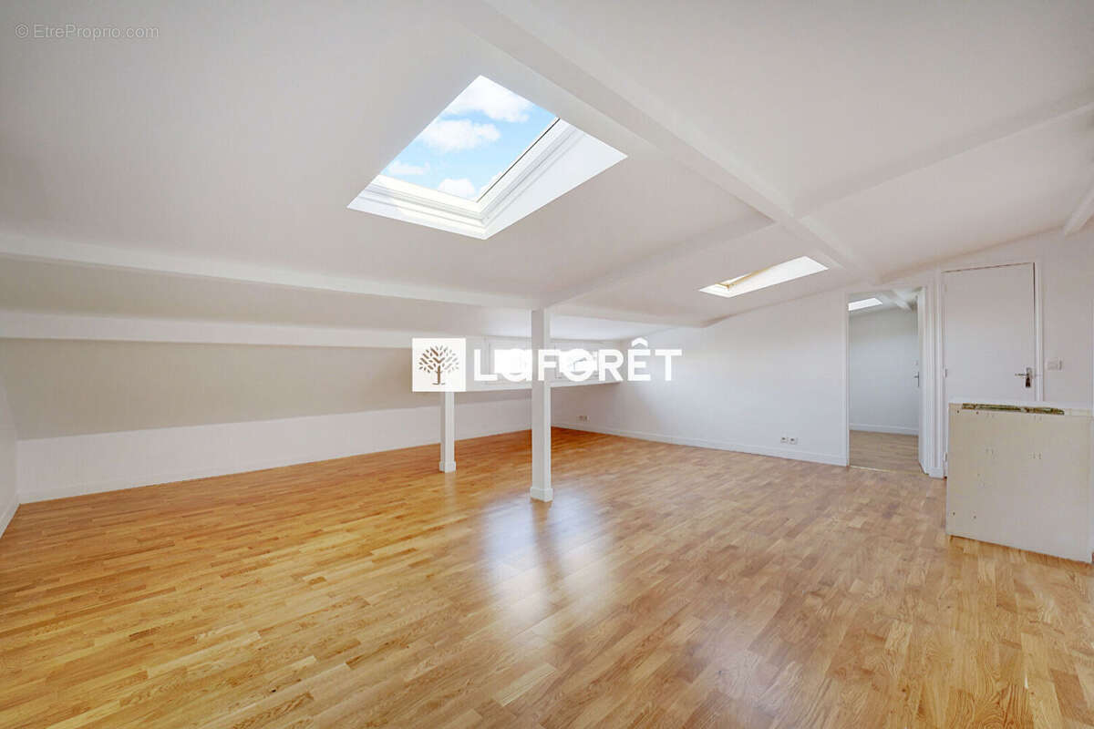 Appartement T5 atypique de 123m2 . Lumineux et calme au dernier étage d'une jolie copropriété. - photo 5