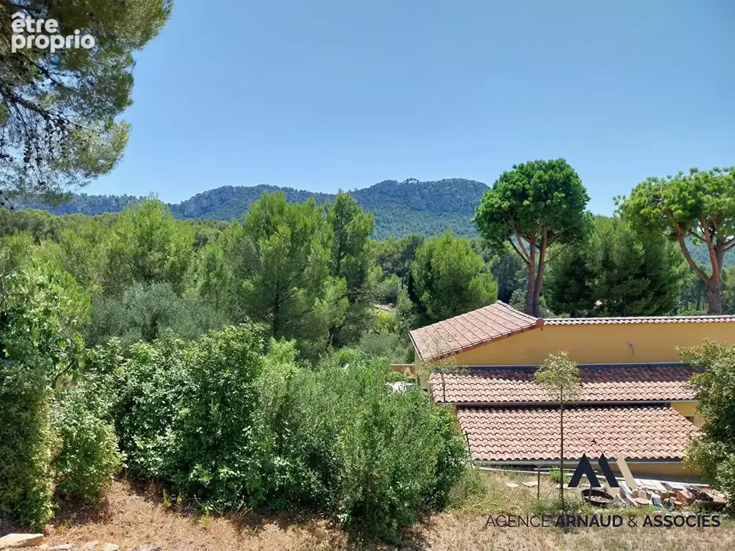 Terrain à LE CASTELLET