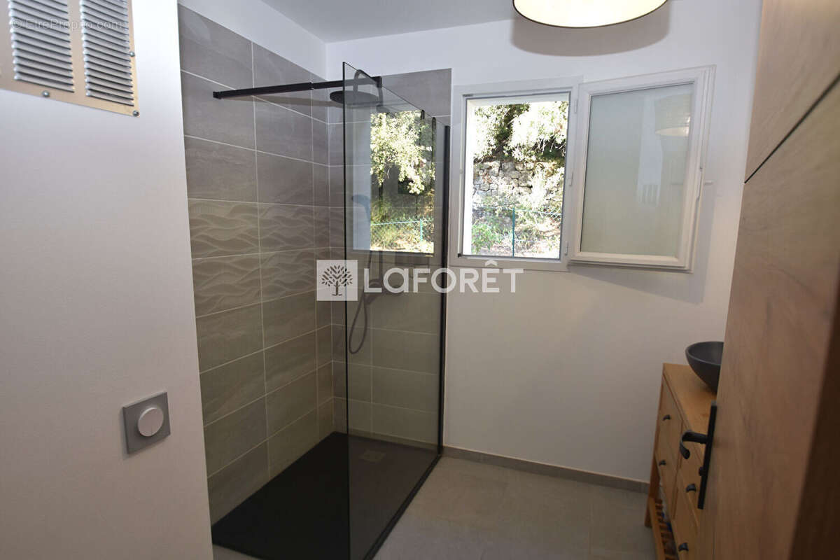 Maison à BAGNOLS-EN-FORET