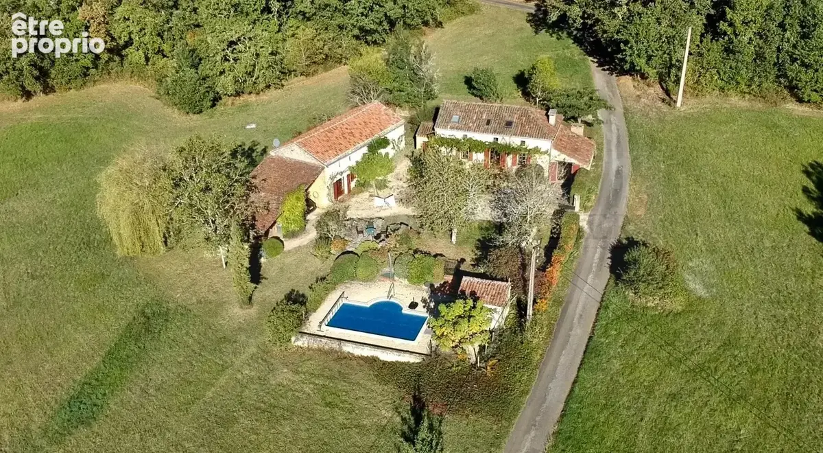 Superbe propriété en pierre avec gîte, piscine et dépendances au cœur de la vallée du Lot - photo 2