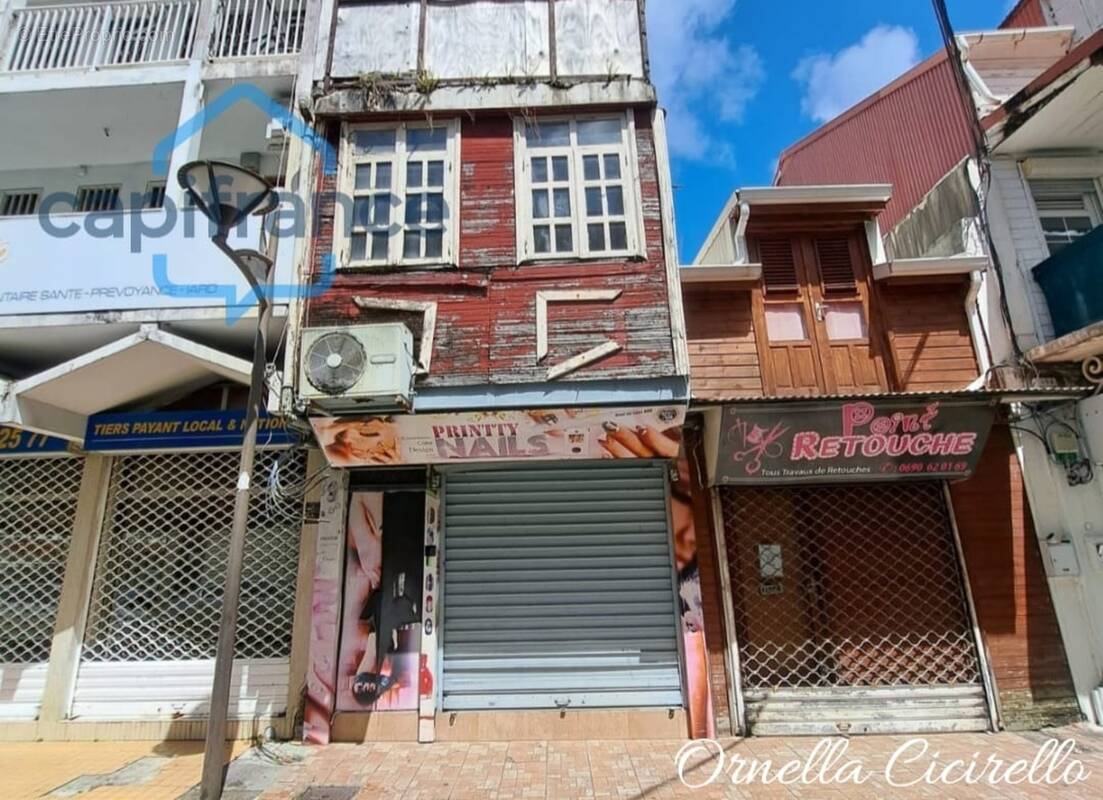 EN EXCLUSIVITÉ – Immeuble de rapport à rénover – Pointe-à-Pitre (971) - photo 1